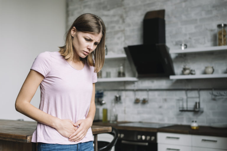 mulher com miomas uterinos